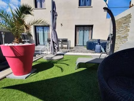 maison récente avec jardin et garage