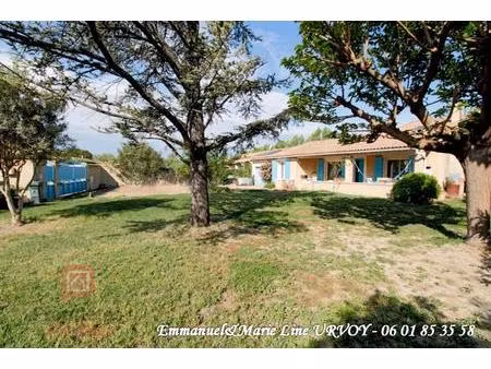 a vendre - graveson: maison de plain-pied avec garage et jardin