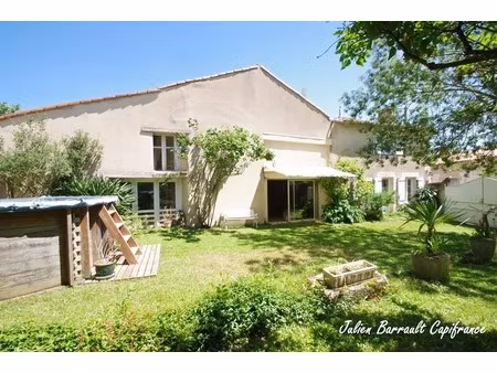 maison en pierre de 186 64 m² avec 3 chambres rénovée en 1999 sur un terrain de 413 m²