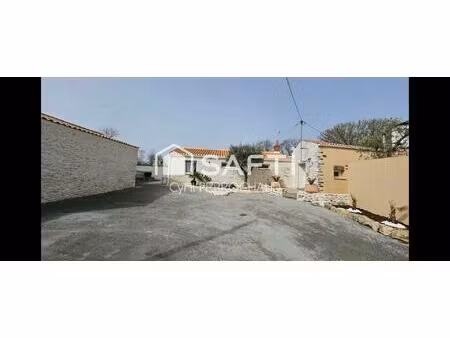 maison en pierre entièrement rénovée d’environ 115 m² avec piscine