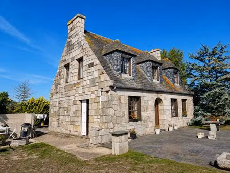 santec – à seulement 200 m de la plage du billou : maison à réinventer sur belle parcelle 