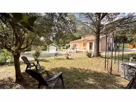 villa de 173 m² avec piscine sur terrain de 1502 m²