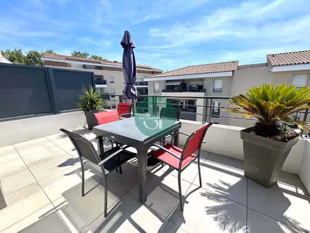 location meublée t3 avec place de parking à six-fours-les-