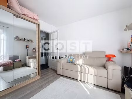 joli studio meublé