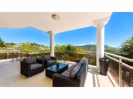 maison de luxe de 4 pièces en vente à veyre-monton  auvergne-rhône-alpes