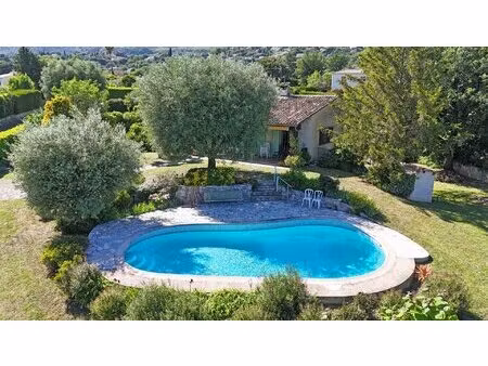 vence - villa de 208 m2 avec piscine et magnifique jardin