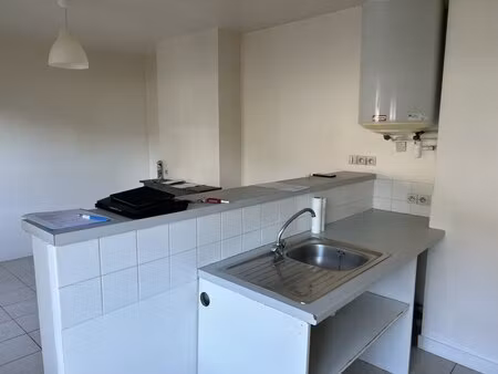 à louer appartement 28 75 m² – 330 € |le lude