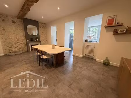 maison de ville avec courette et chalet bois