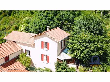 maison atypique au cœur de la nature