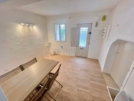 studio avec coin nuit fréjus centre historique  rez-de-chaussée