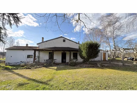 maison de campagne familiale à rénover entièrement avec grand terrain et dépendances
