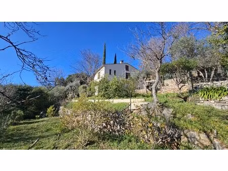 villa offrant une vue exceptionnelle - 6 pieces en 2 appartements sur un terrain de...