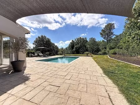 magnifique maison sur plus de 5000m2 avec piscine