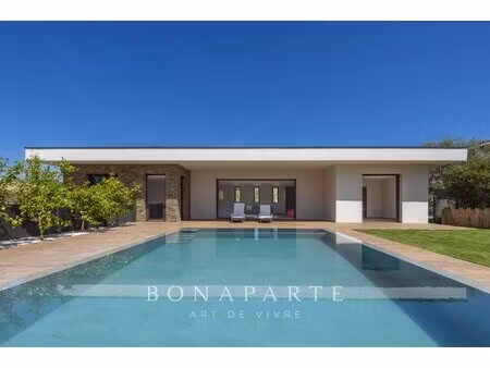 exclusivite : villa contemporaine de 330m²