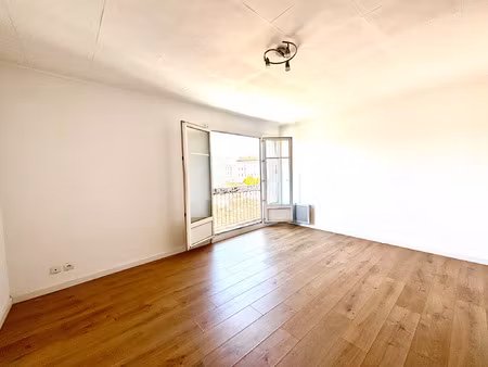 location appartement 1 pièce 27 m² à marseille 5 (13005)