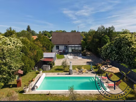 mesange  maison 3 chambres avec véranda et piscine