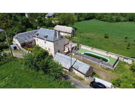 corps de ferme à proximité de bozouls