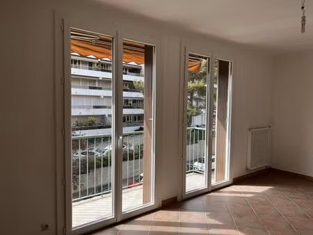 loue t4 balcon-parking - 1150 cc - aix en pce val saint andre