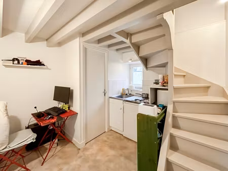caen rue a. de caumont : studette duplex mansardé 1 pièce 10.7 m2