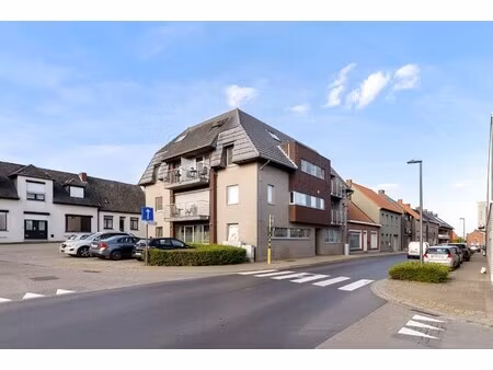 lichtrijk en gelijkvloers appartement in het hart van koolskamp