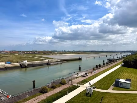 appartement met adembenemend zicht op de havengeul  het natuurreservaat en het maritiem pa