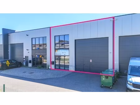 recente kmo-unit van 400m² met kantoren op toplocatie in hz!