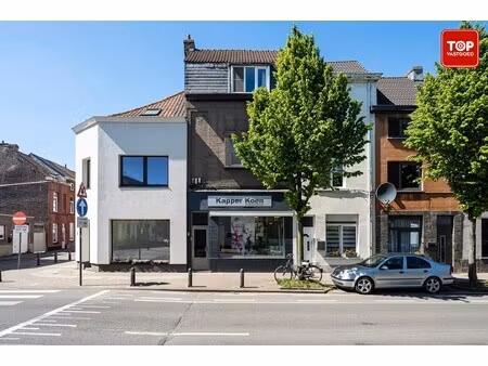 woning met handelsgelijkvloers op een commercieel interessante ligging.