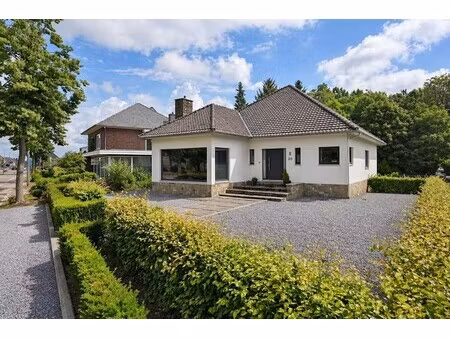 instapklare woning op een perceel van ruim 8 are met gezellige tuin op een strategische li