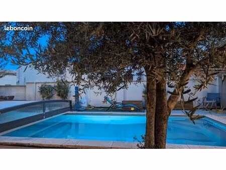 grande maison centre village avec piscine