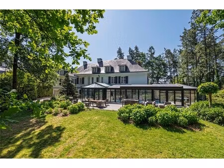 villa met binnenzwembad en conciërgerie op riant perceel