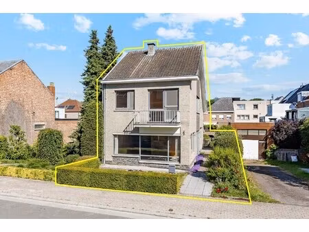 ruime  solide te renoveren woning met 4 tot 5 slaapkamers en tuin