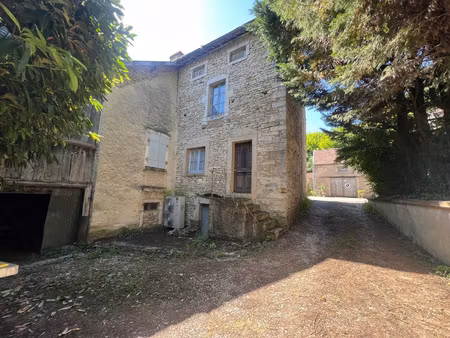 bèze - bâtisse ancienne à rénover