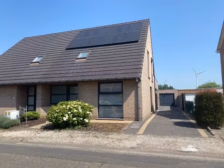 instapklare  drempelloze gezinswoning met 4 slaapkamers  2 badkamers en prachtige tuin