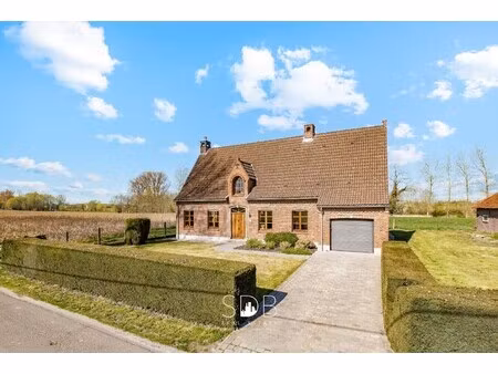 boerderij met aanpalende graslanden op 12.970m² + mogelijkheid tot bijkopen graslanden +/-