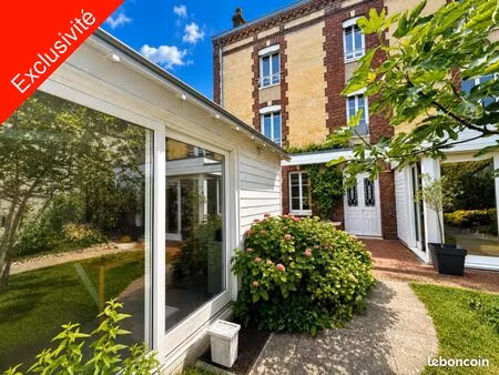 maison 8 pièces 220 m²
