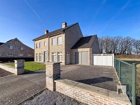 klasse villa met moderne inrichting in paal