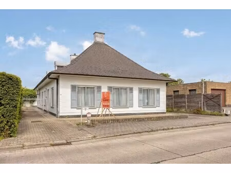 villa met achterliggend kantoorgebouw