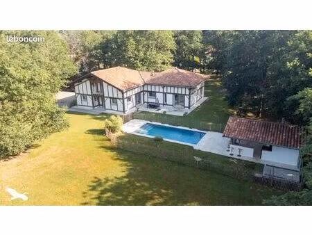 maison 5 pièces 218 m²