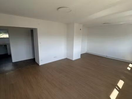 appartement rénové 70 m² – florange – garage + cave