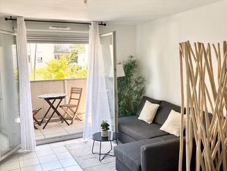 t2 44 m² + balcon + box fermé