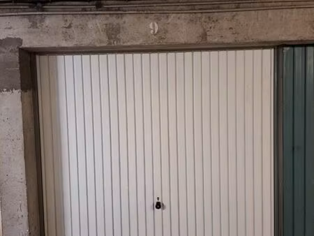 vends garage tamaris sécurisé