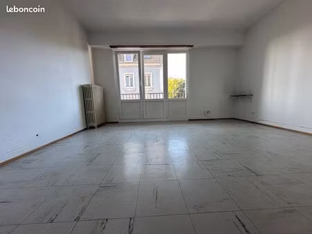 appartement f2 edmond rostand 3e étage 60m2 - cuisine équipée - 2 balcons