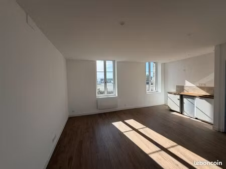 studio trignac 2ème étage