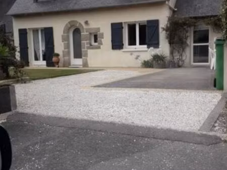 maison t5 de 95m2 avec beau jardin - centre de ploudalmezeau