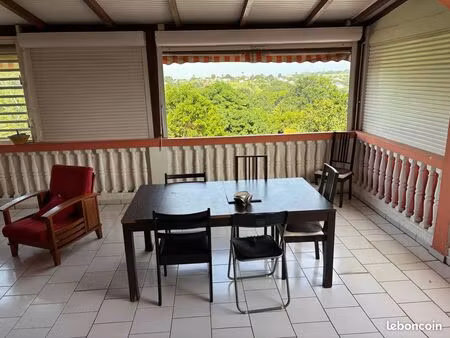 loue f3 haut de villa baie mahault