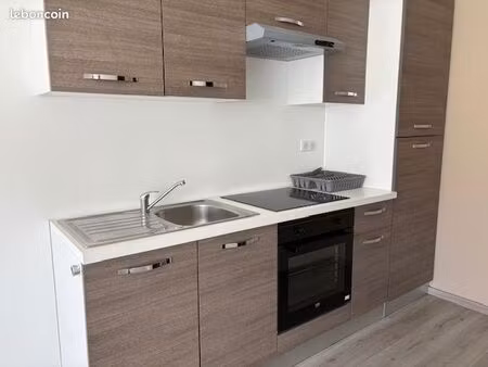 ❤️ studio état neuf / cuisine équipée / sdb / dv pvc / tnt / fibre / parking gratuit à 20 