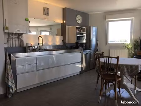 appartement avec grand balcon 3 chambres centre ville