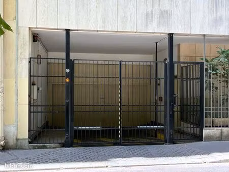 parking large & facile – 1er sous-sol – double sécurité – place du commerce (suv et véhicu