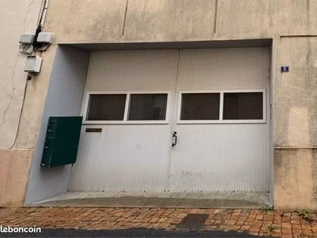 parking sécurisé pour moto  scooter et vélo