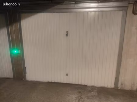 loue garage box dans résidence